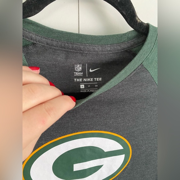 Nike NFL Green Bay Packers Cropped Sleeve Shirt Women’s Small - Picture 4 of 5